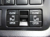 室内のスイッチで運転席から開閉ができる、パワースライドドアが付いています。(安心の挟み込み防止機能付)