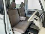 【運転席・助手席】内装ルームクリーニング済みです。しっかり綺麗にしていますので、是非、お確かめください。車に自信があるからこそ、是非一度ご来店頂き内外装も見てもらえると幸いです。