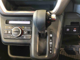 温度を設定すれば、自動で車内の温度管理をしてくれる優れものです♪ATミッションで運転楽々