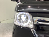 LEDヘッドライトです。蛍光灯のような明るさが特徴で広い範囲を明るく照らしてくれます。光量が大きいので暗い場所での視認性が上がります。また寿命が長く、消費電力も少ないので経済的です。