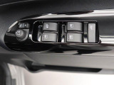 パワーウィンドゥ 運転席ドアスイッチ照明付です。電動格納ミラーも手元でワンモーションで可能です。