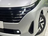 【LEDヘッドライト】悪天候や夜間走行時も良好な視界を確保し安心して運転できる高輝度LEDヘッドライトを装備!点灯速度が早く、消費電力も抑えられています。