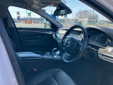 高級感たっぷりの車内です