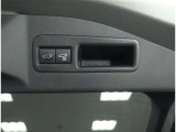 パワーバックドア装備!リヤゲートのスイッチを押すだけでバックドアが閉まります!運転席周りからも開閉の操作ができます♪