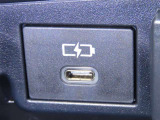 充電用USB端子を装備しております。