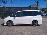 両側パワースライドドア付きだから、狭い駐車スペースなどでの 乗り降りラクラク!小さなお子さまのいるご家庭には嬉しい装備。