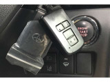 キーを取り出さずにドアを施錠&解錠。クルマの始動も可能です。