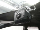 【ドラレコ搭載車】今や必需品のドライブレコーダー搭載車です。万が一のトラブルのときにも役に立つドライブレコーダーを装備しています。側面衝突や幅寄せ・割り込み対策に!