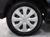 ホイールは車のデザインにマッチした専用タイプです。