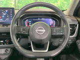 【ステアリングヒーター】冬場に冷たくなりやすい革巻きステアリングを、スイッチ一つで素早く適温に!エアコンよりも早く温まってくれるので、寒い日の運転も快適になりますね♪