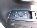 ドアミラーの鏡面の調節、格納は運転席からすべて操作できます!