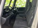 運転に必要な情報を分かりやすく表示するメーター類。操作性にも優れ、スムーズな運転をサポートします。