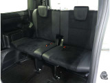 サードシートは便利な5:5分割可倒式シートです。収納と乗車人数のバランスに優れています♪荷物の大きさに応じたラゲージスペースをフレキシブルに作り出せるので、シーンに応じた使い方ができます♪
