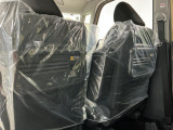 【格納式シートバックテーブル】車内でのお食事などで活躍♪カップホルダーも備えています。