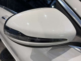 納車前整備は、メルセデスベンツ国際認定メカニックによる最新の検査ライン等の施設が充実した当社工場で入念に行います。メルセデス・ベンツの定める厳しい基準をクリアしたお車のみをご案内させて頂きます。