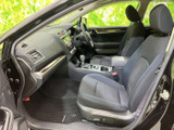 運転しやすい視点と、操作しやすい配置が特徴。快適なドライビングをサポートする空間です。ドライバーの疲れを軽減するシート形状です。