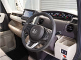 ◆視界広々で非常に運転しやすくロングドライブでも疲れを感じさせないすっきりとまとまったインパネ周りです。