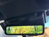【デジタルインナーミラー】後席の大きな荷物や同乗者で後方が確認しづらい時でも安心!カメラが撮影した車両後方の映像をルームミラー内に表示。クリアな視界で状況の確認が可能です!