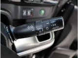 AUTOライト装備  周囲の明るさに応じてヘッドライトや車幅灯を自動で点灯・消灯します。 トンネルに入ると自動でライトが点いてとても便利!(^^)!
