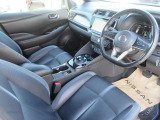 視界がよく運転性のよいフロント本革ヒーターシート