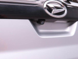 バックモニターは車庫入れの強い味方。 車は構造上、死角がたくさん。後退時の死角をチェックするために便利ですよ。 ただし、バックは目視で確認する事が重要ですよ。