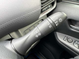 先行者や対向車のライト、道路周辺の明るさに合わせて、ハイビームとロービームを自動で切り替えます。切り替え忘れによるうっかりハイビームがなくなります!