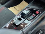 NISMO、ECO、NORMALの3種類のドライブモードを設定。NISMOモードでは、より力強い加速感を高めています。