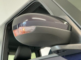 【ウインカーミラー】方向指示器をミラーのランプに点灯。対向車への視認性を高め、安心安全な方向転換をサポートします♪
