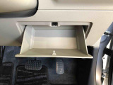 収納ボックスがついており便利に使用出来ます。