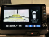 リバースギアに入れるだけで後方の表示へ切り替わります。夜間や雨の日の駐車も楽になりますよ。