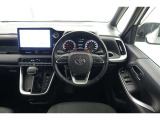 スポーティームード溢れる運転席周りですね。 クイックなドライビングに対応できるよな運転席回りになっています。 ドライブがますます楽しくなりますね!