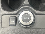 【オールモード4&times;4】2WD/4WDモードを手軽に切り替え可能。燃費重視の2WD、スタック時に役立つLOCK、AUTOモードでは4WDの配分を自動で調整し、路面状況を問わず安定した走りをサポート。