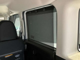 ロール式シェードが出てきます!車内の温度を安定して保てます♪強い日差しもシャツトダウンしてくれます☆