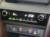 【オートエアコン】車内温度を感知して自動で温度調整をしてくれるのでいつでも快適な車内空間を創り上げます!どの席に座っても快適なドライブが楽しめます♪