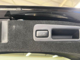 【パワーバックドア】スマートキーや運転席のボタンを押すだけでリアゲートが自動で開閉します!荷物を持っている時や、高い位置にあるバックドアを閉める際に便利な機能です♪