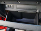 認定中古車保証1年間距離無制限の保証とロードアシスタンスサービスが全車に付帯されています。また、1年間または2年間の延長保証(有償)もご利用いただけます。