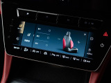 シートメモリー機能は3名様分までのシートポジションの記憶が可能です。