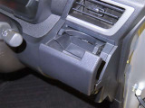 運転席にカップホルダーを装備しております。