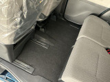 しっかりと汚れ、砂ぼこりを落とし足元まで清潔な車内空間を作り上げております♪