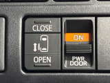 【パワースライドドア】スマートキーや運転席のスイッチでスライドドアの開閉が可能♪電動だから力を入れてドアを開ける必要が無く、小さいお子様でも、重い荷物を持っている時もラクに開け閉めできます♪