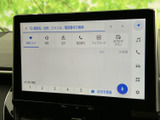 目的地や住所、ジャンルなどから検索できる画面を備えています。お気に入りや履歴、住所録などの項目も表示され、行き先を探す際に便利にお使いいただけます。