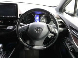 各操作スイッチなどもハンドルから手を放すことなく操作可能で安全運転に支援いたします!