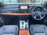 アウトランダー PHEV 2.4 P 4WD 本革シート