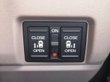 狭い駐車場や壁際でもドアをぶつける心配が少なく開けられる両側スライドドアです。両側共に電動で、開閉操作も楽々です!
