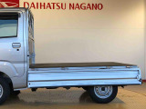 荷台アオリは3方向開き!フラットな荷台で効率よく荷物を積み降ろし出来ます!