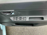 電動格納ドアミラーとパワーウィンドウが標準装備されています♪
