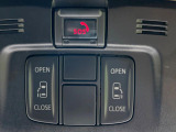 【両側パワースライドドア】スマートキーや運転席のスイッチで後席両側スライドドアの開閉が可能♪電動だから力を入れてドアを開ける必要が無く、小さなお子様でも簡単に開け閉めでき快適です♪