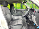 運転席シート廻りは使用感も少なく、良好な状態となっています。前オーナー様が丁寧に使っていたことがよくわかりますね。
