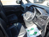 高いホールド性で運転姿勢が安定します。長距離ドライブでも疲れにくいのが魅力です。快適なドライビングライフをお送りください♪