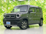 丸みのあるランプと力強いバンパーが調和し、親しみやすさと頼もしさを両立。四角い車体の存在感も際立ち、街中でも印象に残る佇まいです。毎日の景色にも自然になじみます。